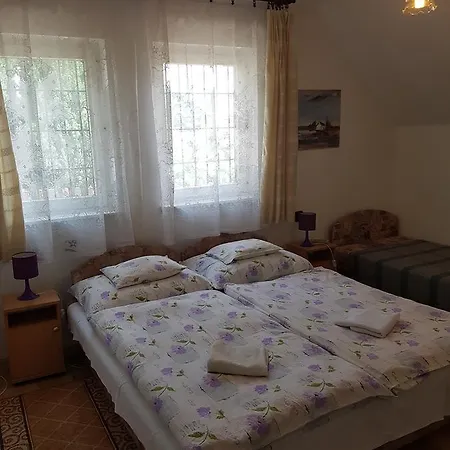 Apartament Gyoengy Es Miki
