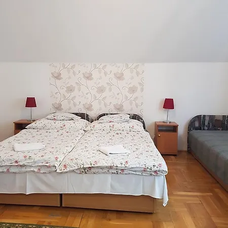 Gyoengy Es Miki 아파트 Hajdúszoboszló